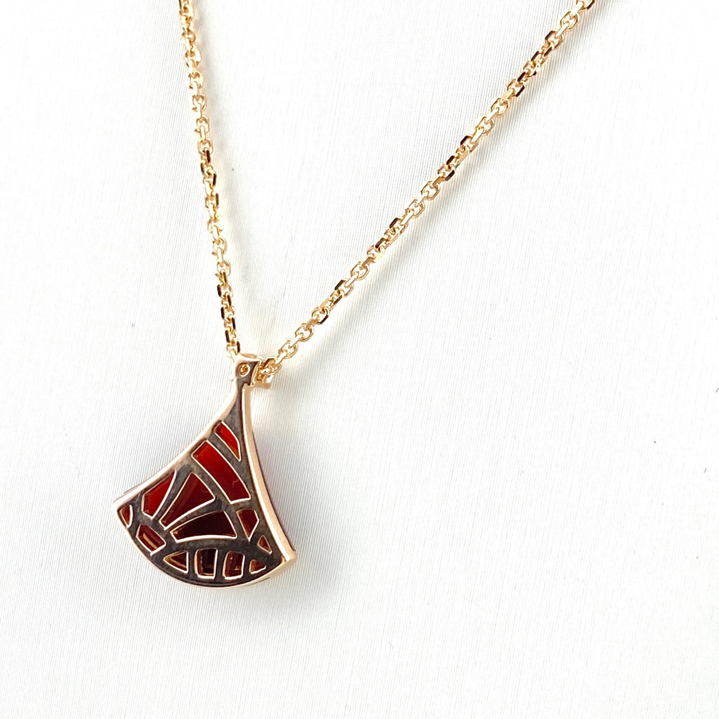 ブルガリ ディーヴァドリーム ネックレス PG ピンクゴールド ペンダント メレダイヤ ネックレス 750 ダイヤモンド カーネリアン レディース 【中古】brjwl