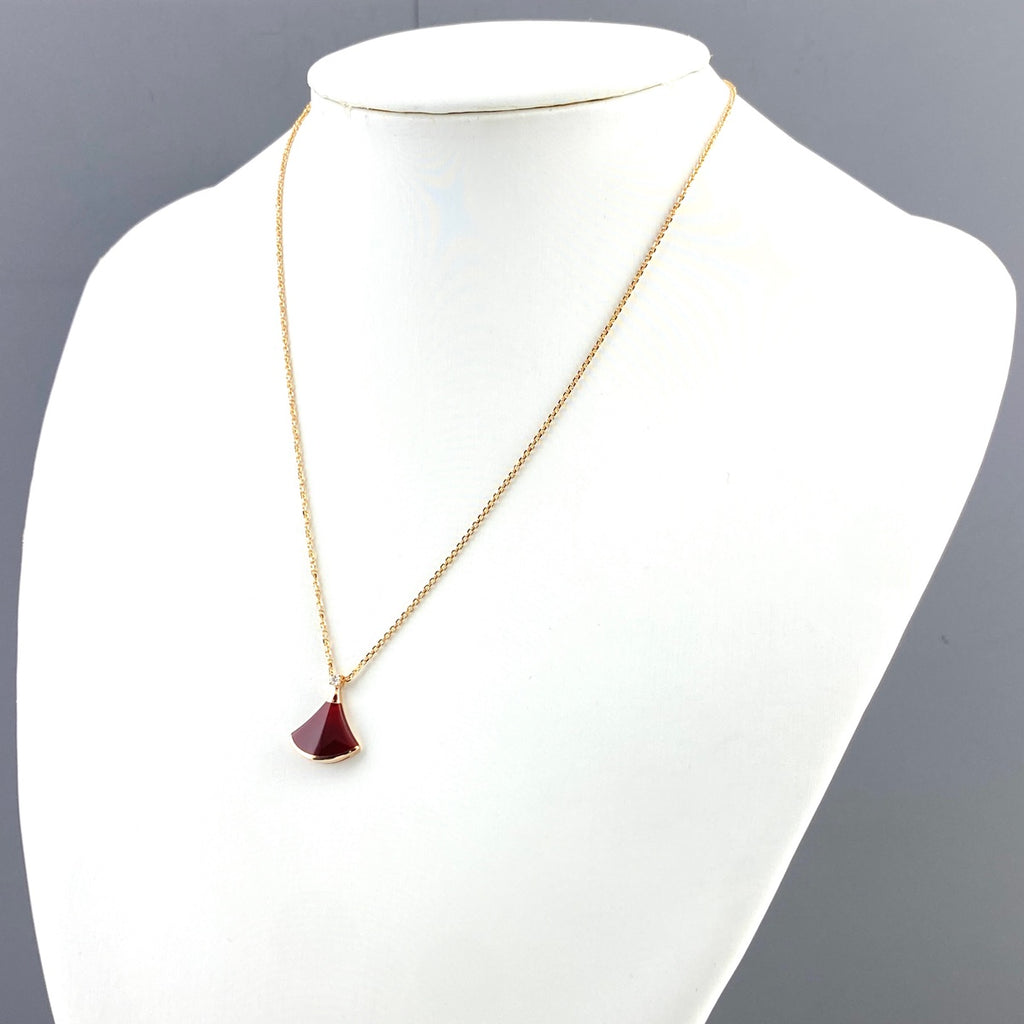 ブルガリ ディーヴァドリーム ネックレス PG ピンクゴールド ペンダント メレダイヤ ネックレス 750 ダイヤモンド カーネリアン レディース 【中古】brjwl