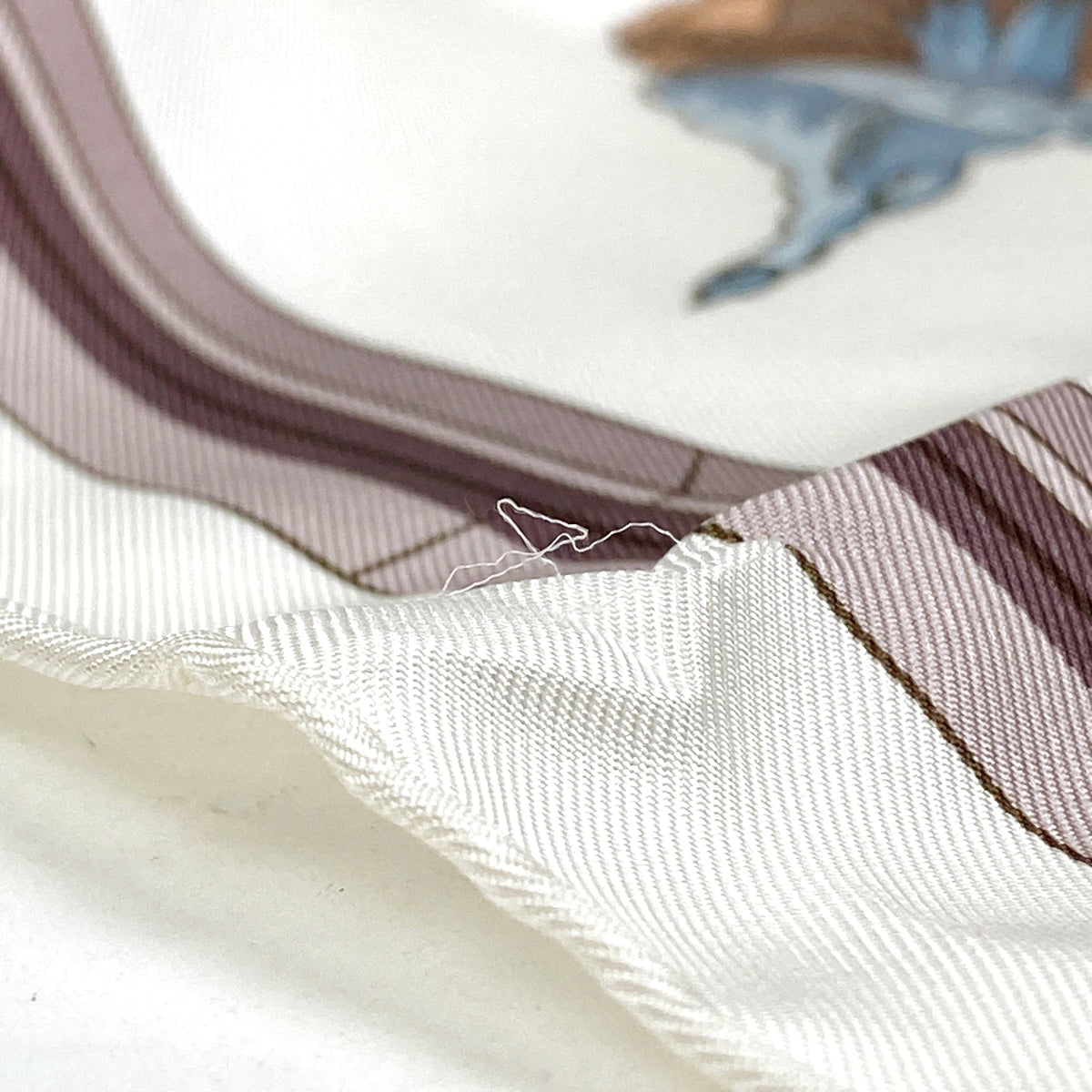 エルメス　HERMES　スカーフ　カレ90　花咲く河岸通り エルメス HERMES スカーフ カレ90 花咲く河岸通り エルメス