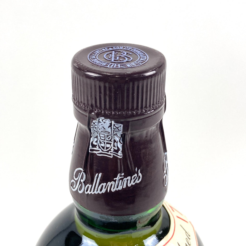 バランタイン Ballantines ファイネスト 赤青旗 17年 ファイネスト 茶/白 陶器 スコッチ 750ml ウイスキー セット 【古酒】