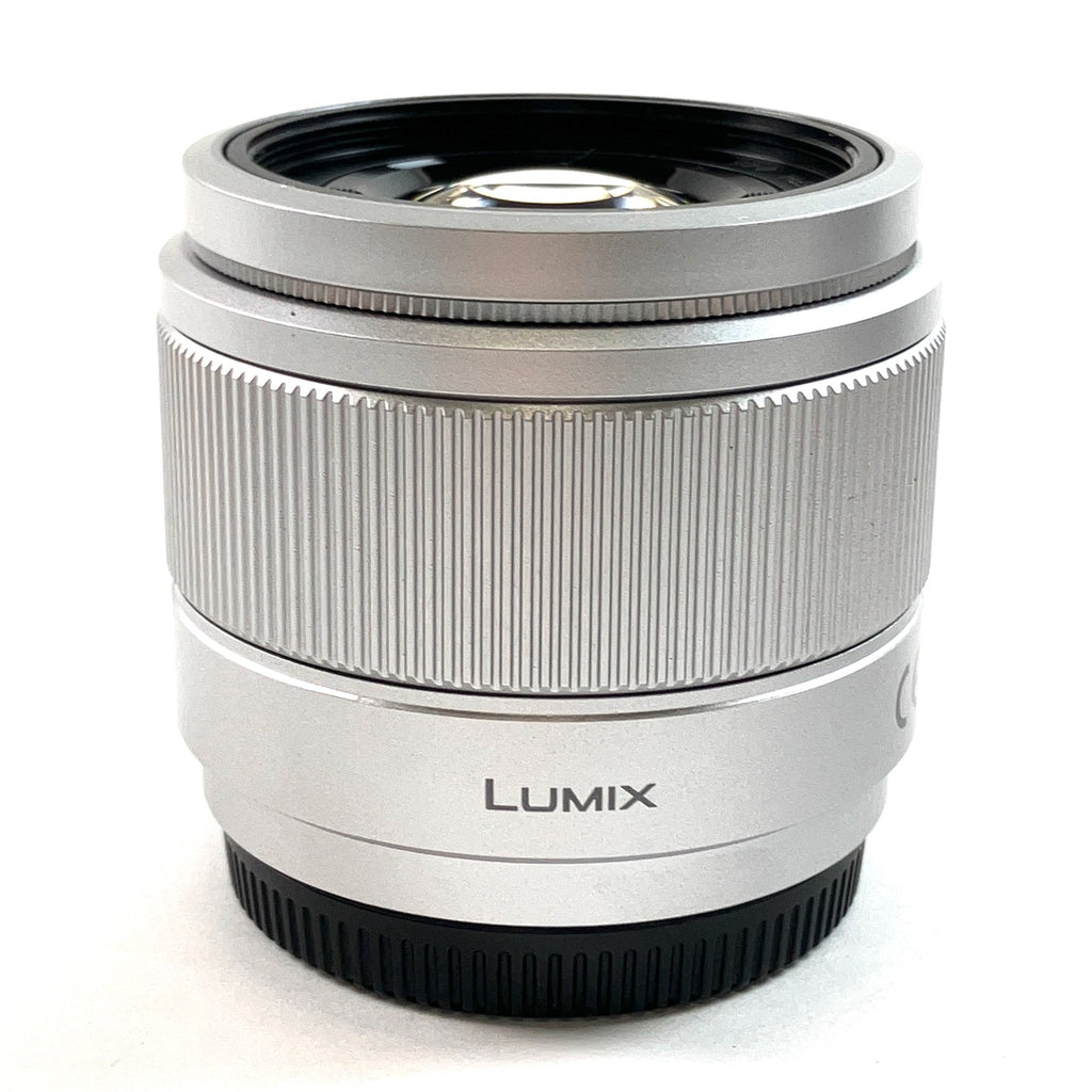 パナソニック Panasonic LUMIX G 25mm F1.7 ASPH. H-H025-S シルバー 一眼カメラ用レンズ（オートフォーカス） 【中古】