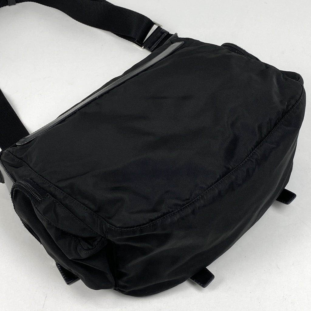 プラダ ロゴプレート ショルダーバッグ ナイロン ネロ(ブラック) レディース 【中古】brbag