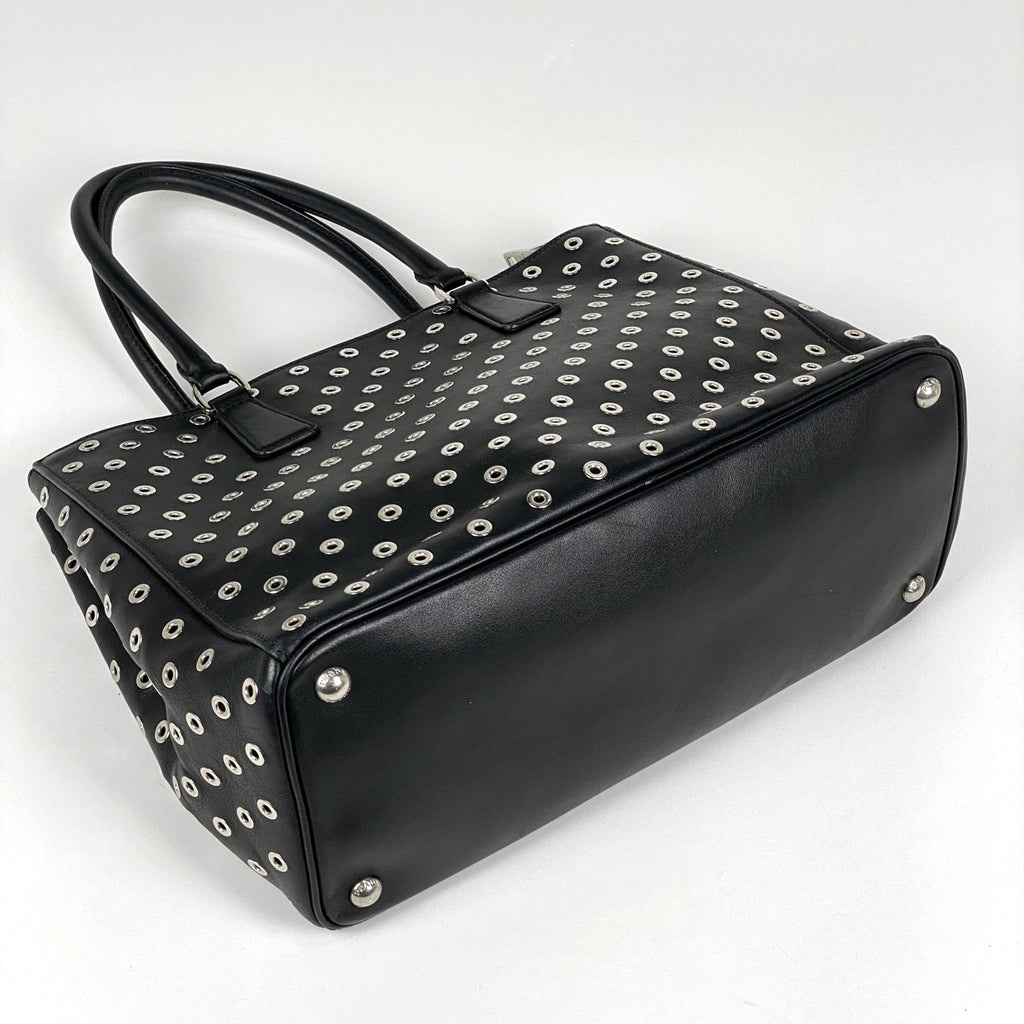 プラダ ロゴプレート ハンドバッグ パンチング トートバッグ ハンドバッグ レザー ブラック レディース 【中古】brbag