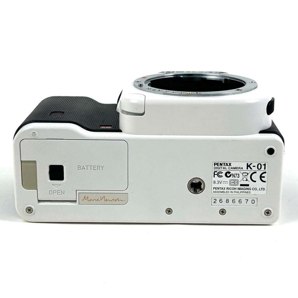 ペンタックス PENTAX K-01 レンズキット ホワイト/ブラック デジタル ミラーレス 一眼カメラ 【中古】