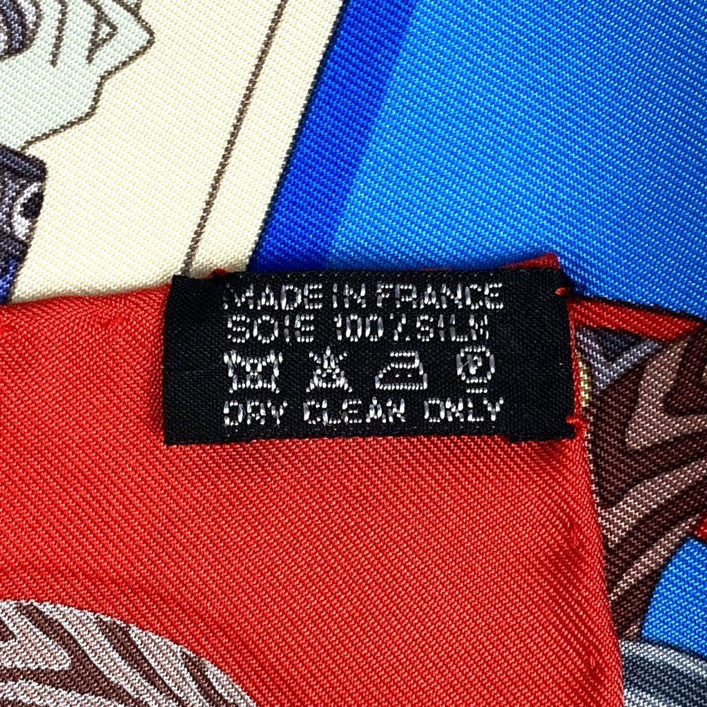 エルメス カレ 90 DAME DE COEUR A VOUS L’HONNEUR! ハートのクイーン女王 トランプ スカーフ シルク レッド マルチカラー レディース 【中古】 
 ラッピング可