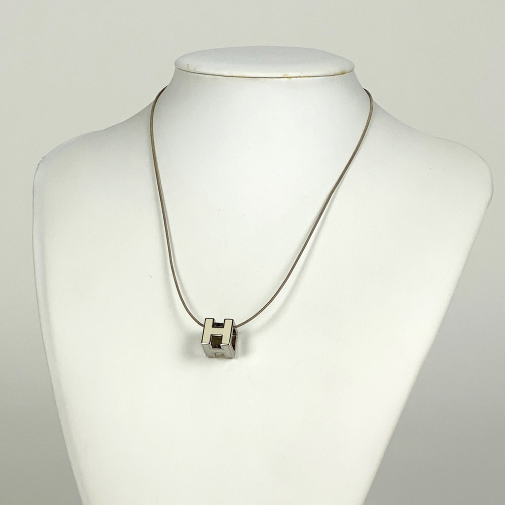 エルメス カージュドアッシュ Hキューブ ネックレス Hロゴ ネックレス シルバーメッキ シルバー ホワイト レディース 【中古】bracc
