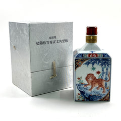 【東京都内限定お届け】 サントリー SUNTORY 有田焼 染錦松竹梅寅文角型瓶 600ml 国産ウイスキー 【古酒】liqbb