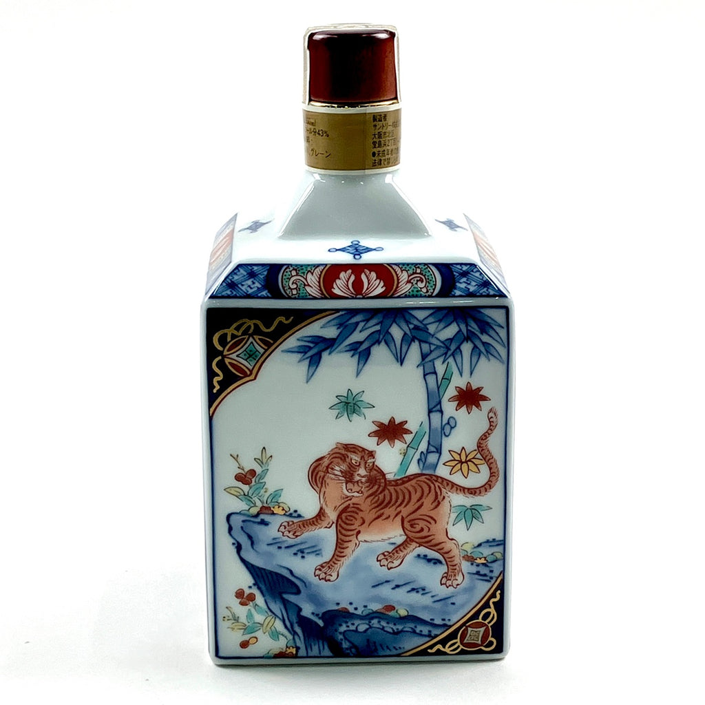 【東京都内限定お届け】 サントリー SUNTORY 有田焼 染錦松竹梅寅文角型瓶 600ml 国産ウイスキー 【古酒】liqbb
