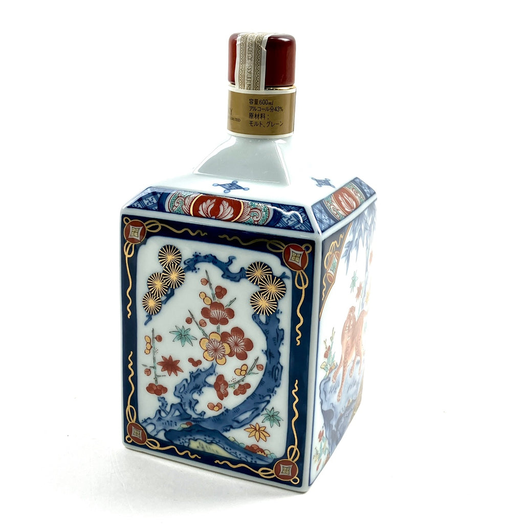【東京都内限定お届け】 サントリー SUNTORY 有田焼 染錦松竹梅寅文角型瓶 600ml 国産ウイスキー 【古酒】liqbb