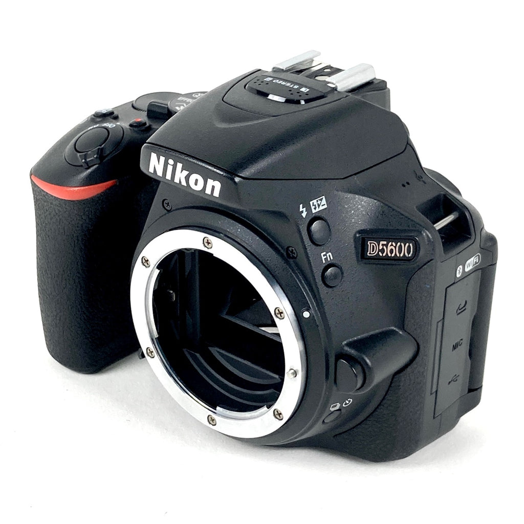 ニコン Nikon D5600 ダブルズームキット デジタル 一眼レフカメラ 【中古】