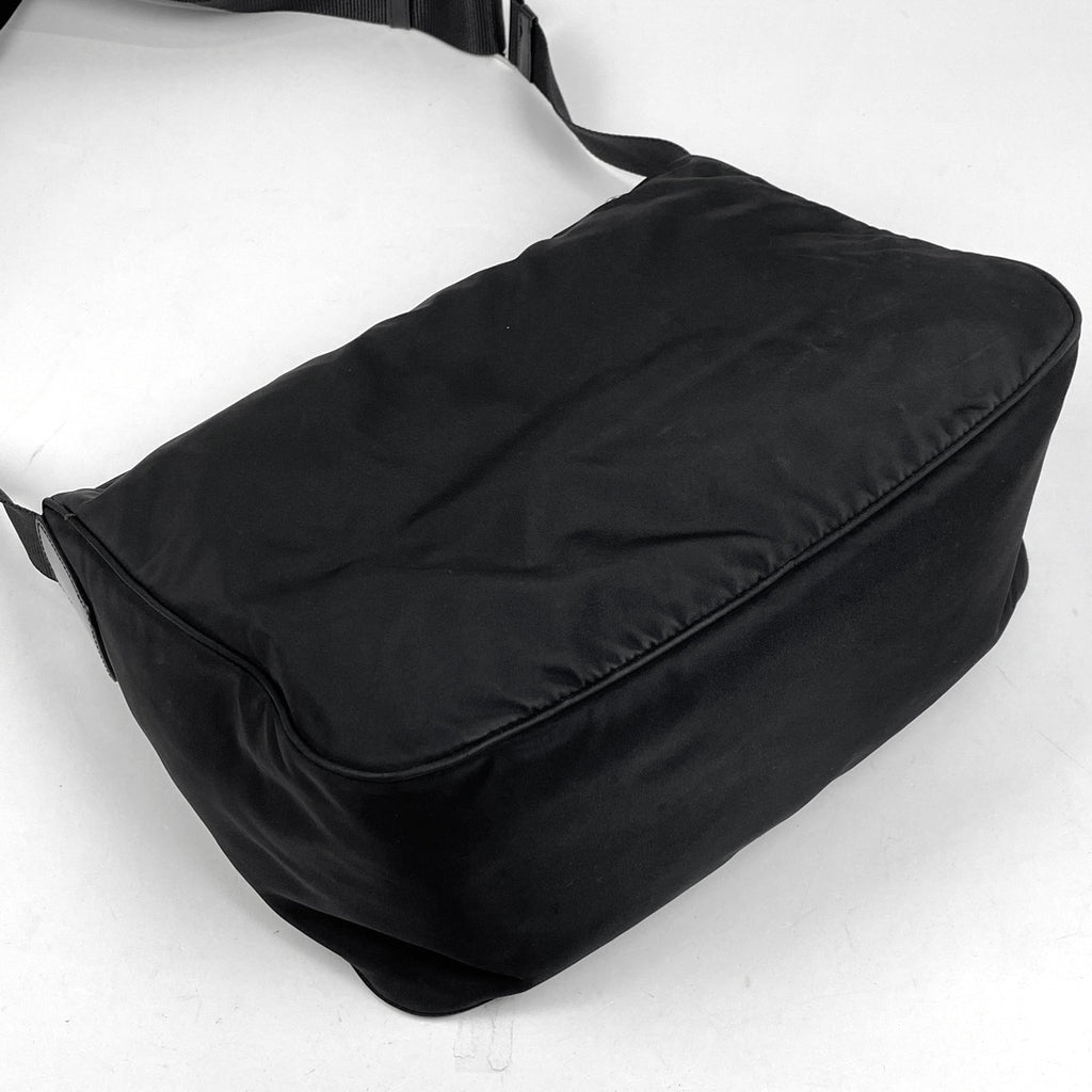 プラダ ロゴプレート ショルダーバッグ ナイロン ネロ(ブラック) レディース 【中古】brbag