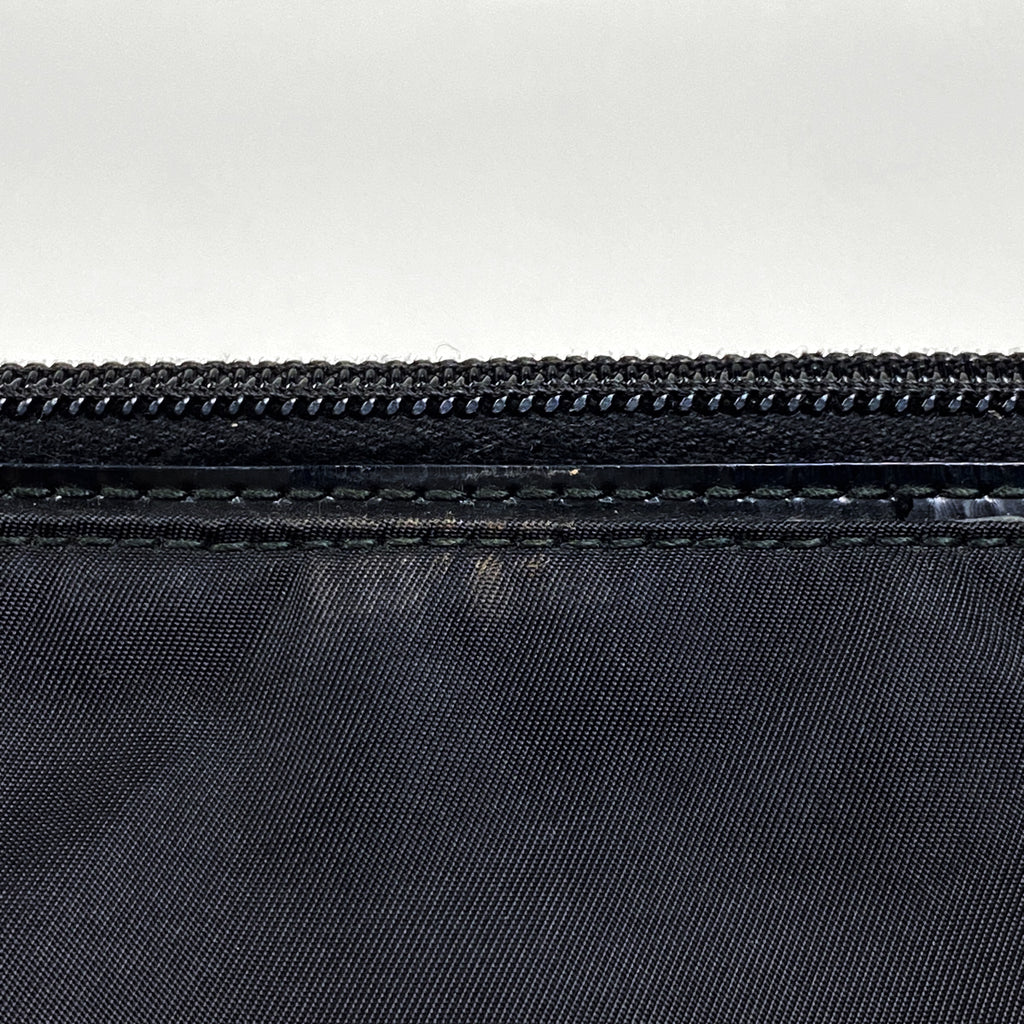 プラダ ロゴプレート ショルダーバッグ ナイロン ネロ(ブラック) レディース 【中古】brbag