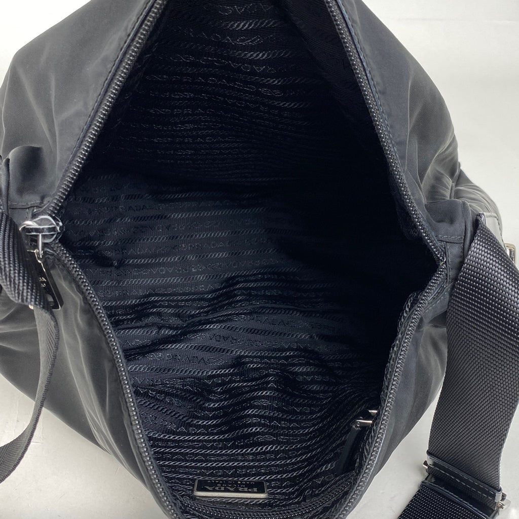プラダ ロゴプレート ショルダーバッグ ナイロン ネロ(ブラック) レディース 【中古】brbag