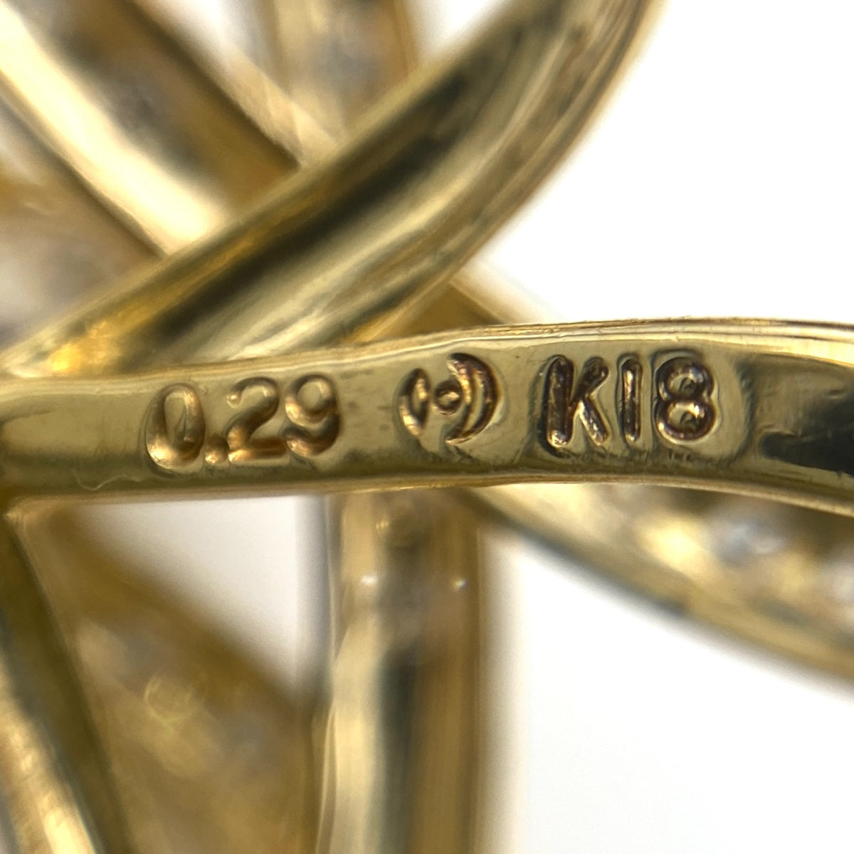 k18 メレダイヤ入り　ゴールドトップ　1、36g 美品 k18 メレダイヤ入り ゴールドトップ 1、36g 美品