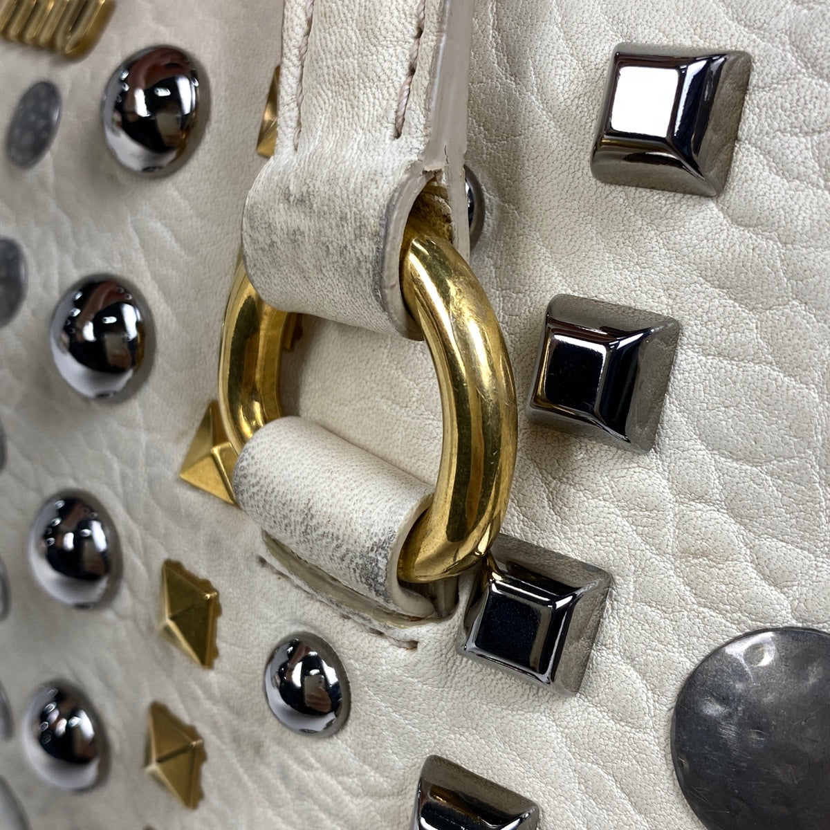 【miumiu】レザー バッグ ロゴ パッチ モチーフ ショルダー ミュウミュウ レザー チェーンショルダーバッグ ブラック 5BD138