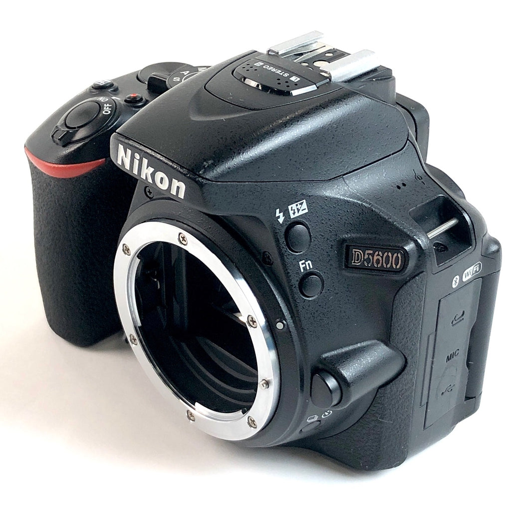 ニコン Nikon D5600 ダブルズームキット デジタル 一眼レフカメラ 【中古】