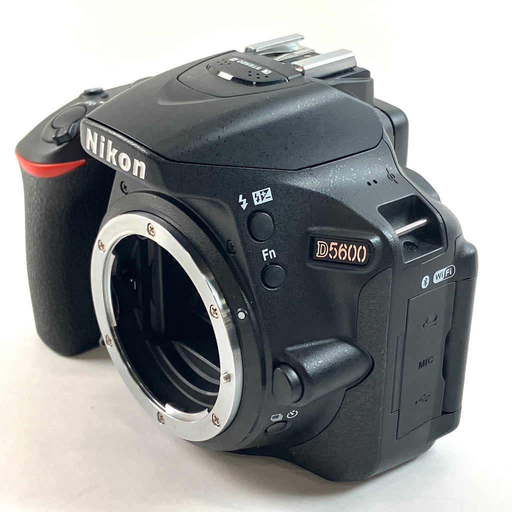 ニコン Nikon D5600 ダブルズームキット デジタル 一眼レフカメラ 【中古】