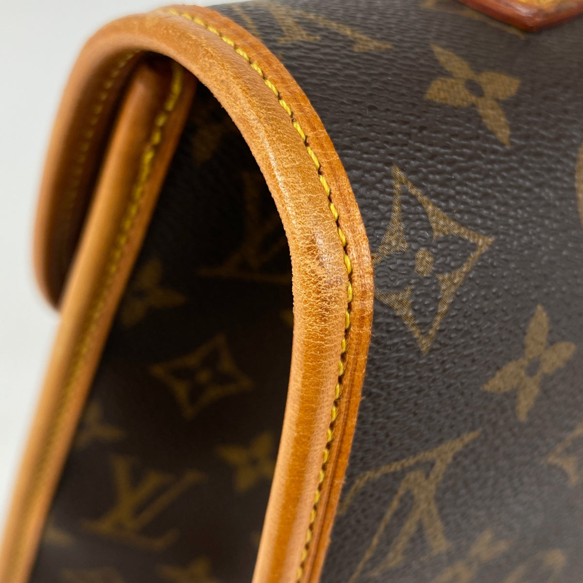 ルイ・ヴィトン ブラウン皮ショルダーバッグ Louis Vuitton ショルダーバッグ ブラウン