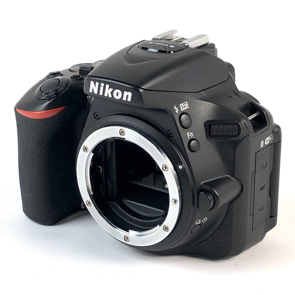 ニコン Nikon D5600 ボディ デジタル 一眼レフカメラ 【中古】