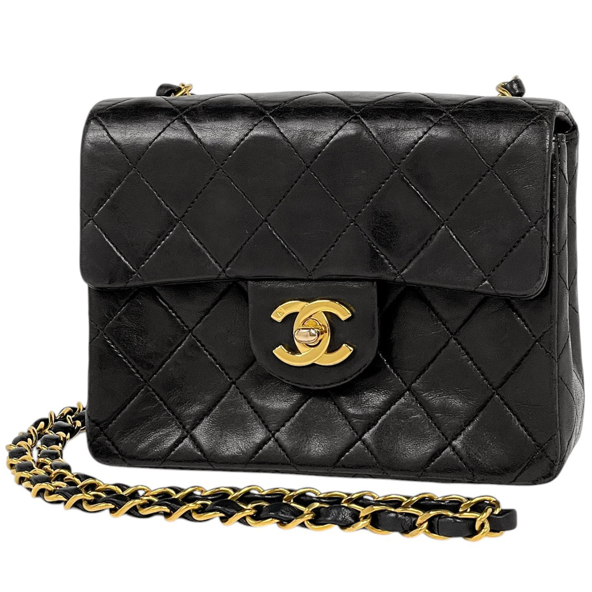 フリンジとフラップがポイント CHANEL ミニショルダーバッグ フリンジとフラップがポイント CHANEL ミニショルダーバック