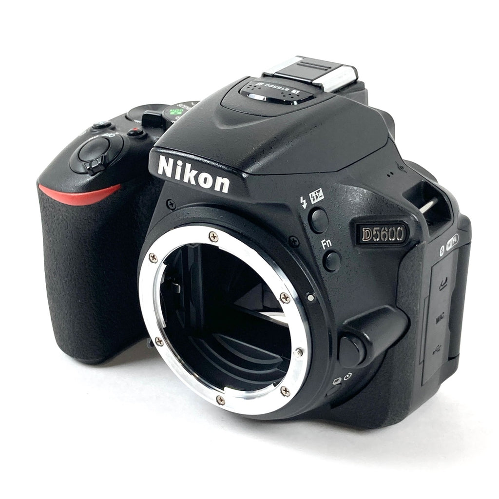 ニコン Nikon D5600 ダブルズームキット デジタル 一眼レフカメラ 【中古】cambb