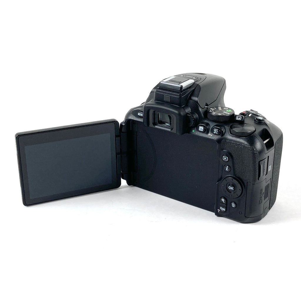 ニコン Nikon D5600 ダブルズームキット デジタル 一眼レフカメラ 【中古】cambb