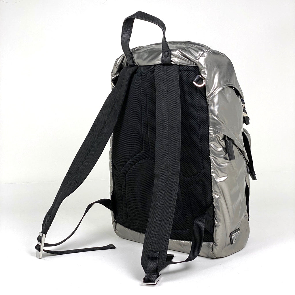 プラダ ロゴプレート リュックサック バックパック デイパック リュック ナイロン シルバー レディース 【中古】brbag