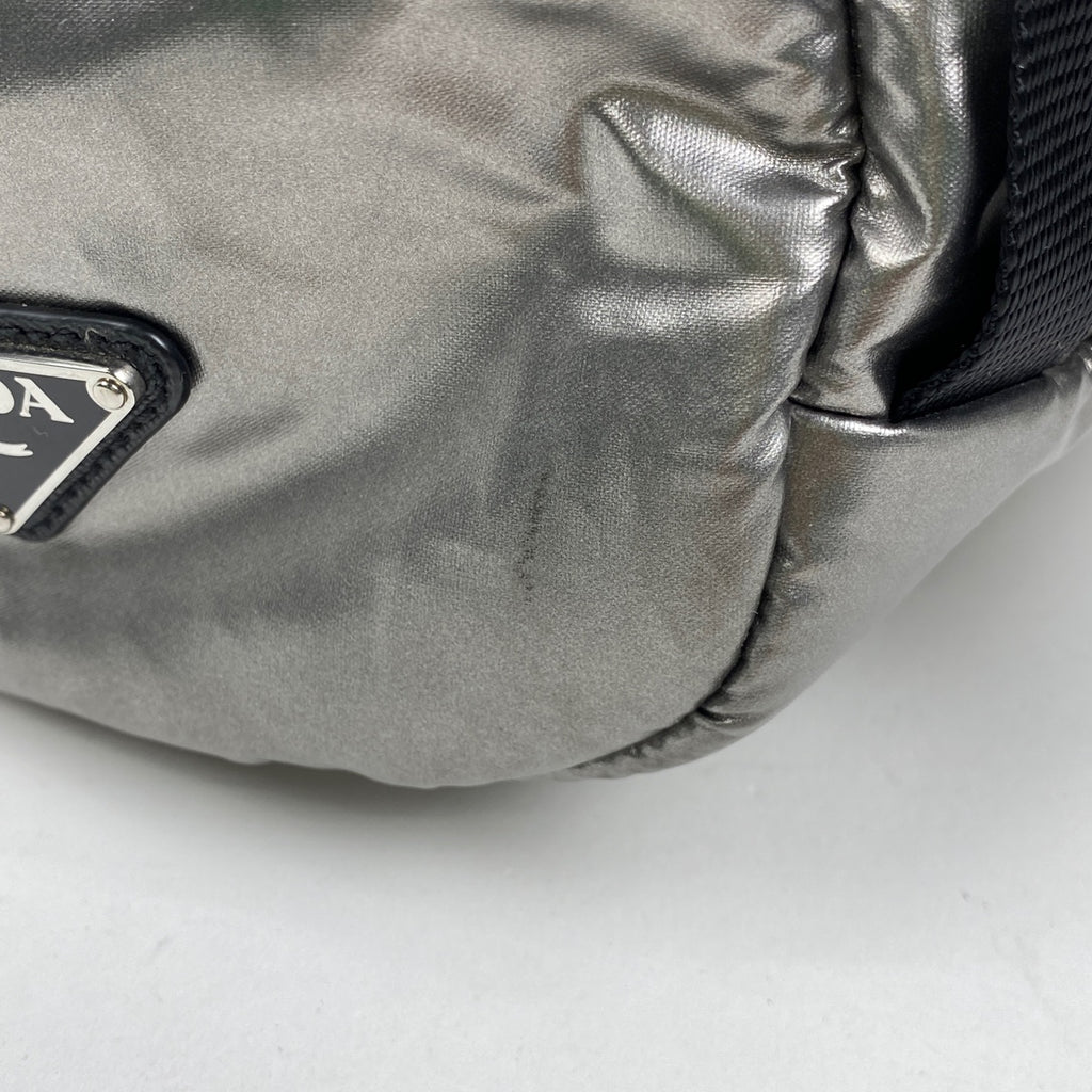 プラダ ロゴプレート リュックサック バックパック デイパック リュック ナイロン シルバー レディース 【中古】brbag