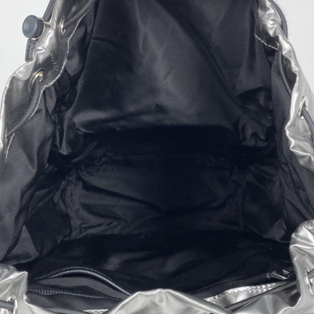 プラダ ロゴプレート リュックサック バックパック デイパック リュック ナイロン シルバー レディース 【中古】brbag