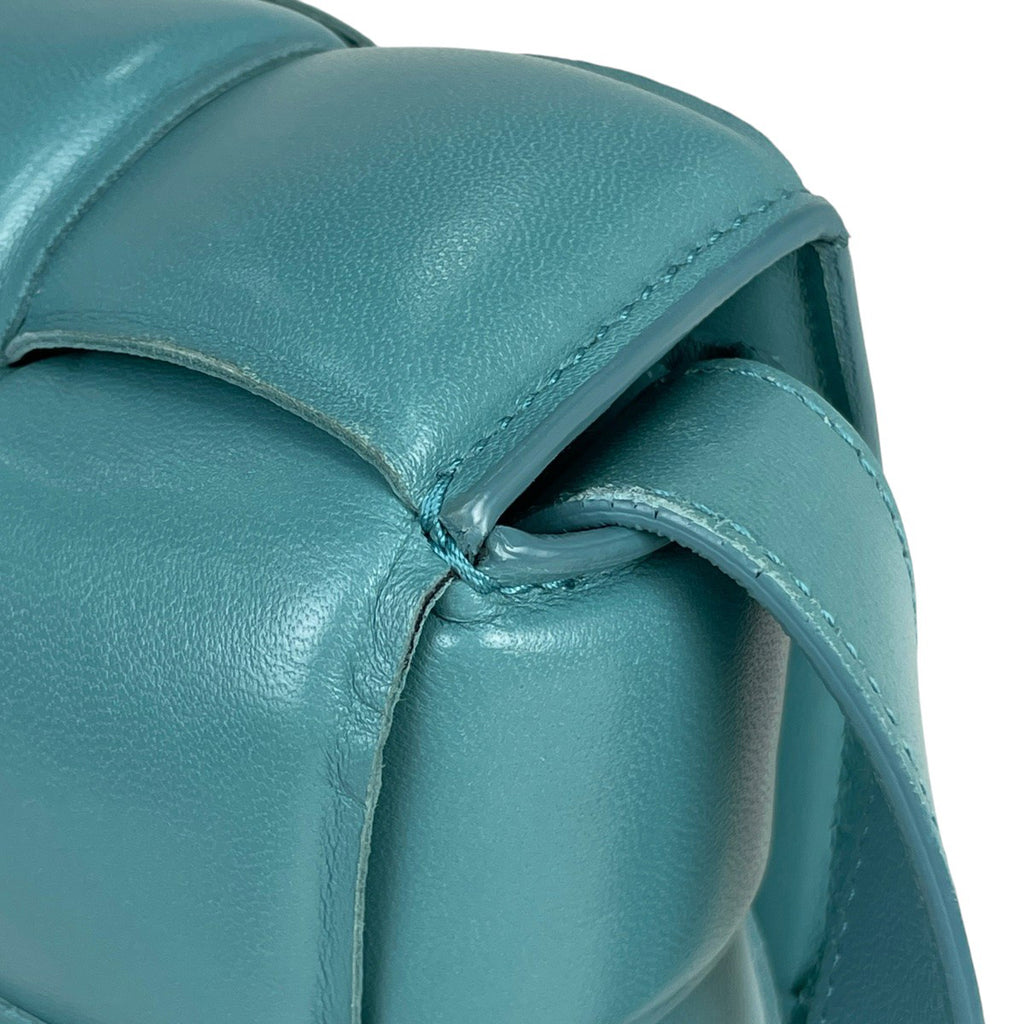 【在庫一掃】 ボッテガヴェネタ パデッド カセット ショルダーバッグ マキシイントレチャート ショルダーバッグ レザー ターコイズブルー レディース 【中古】 brbag