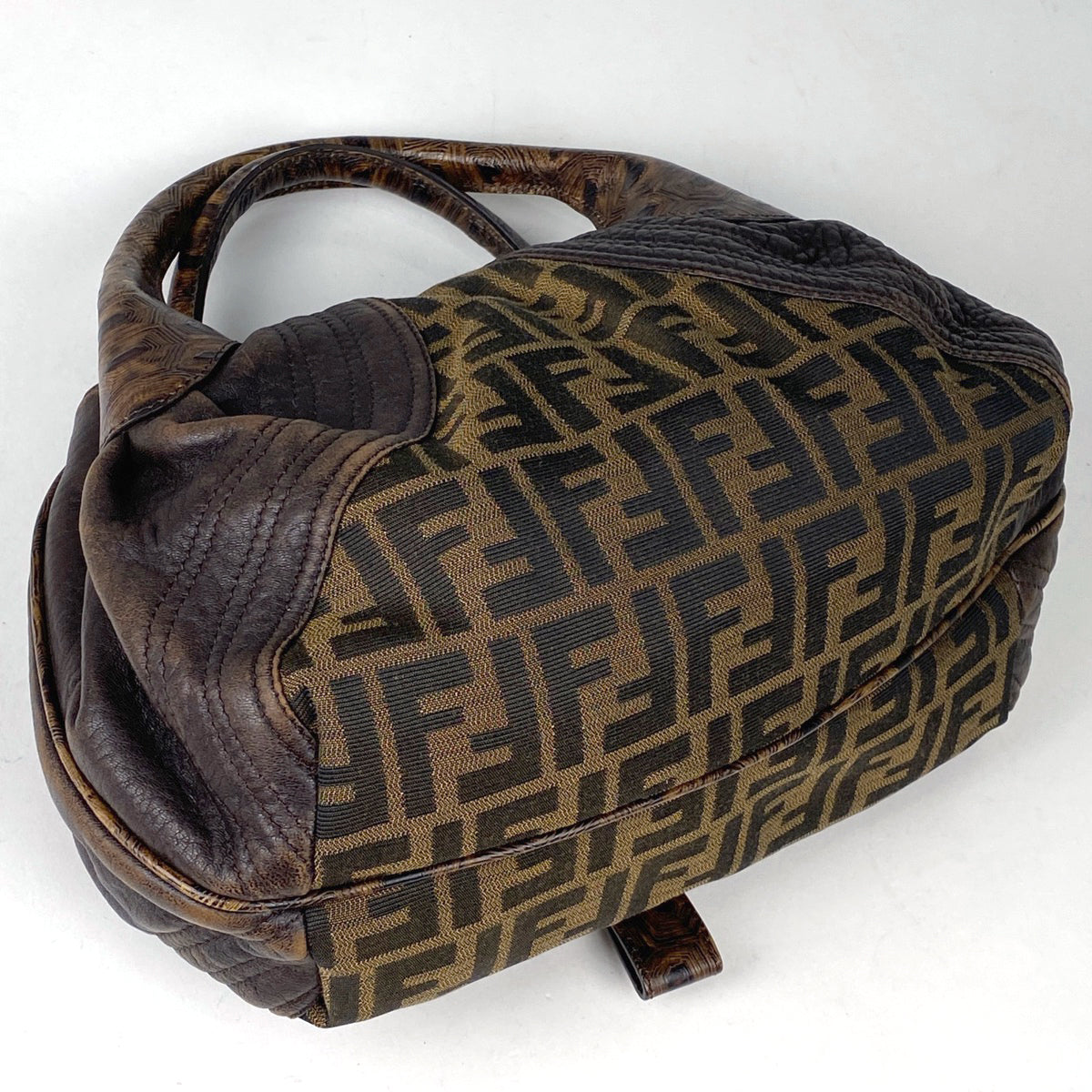 美品✨フェンディ　クラッチバッグ　ズッカ柄　FFロゴ　キャンバス　レザー　焦茶 FENDI フェンディ ハンドバッグ ショルダーバッグ ズッカ柄 FF