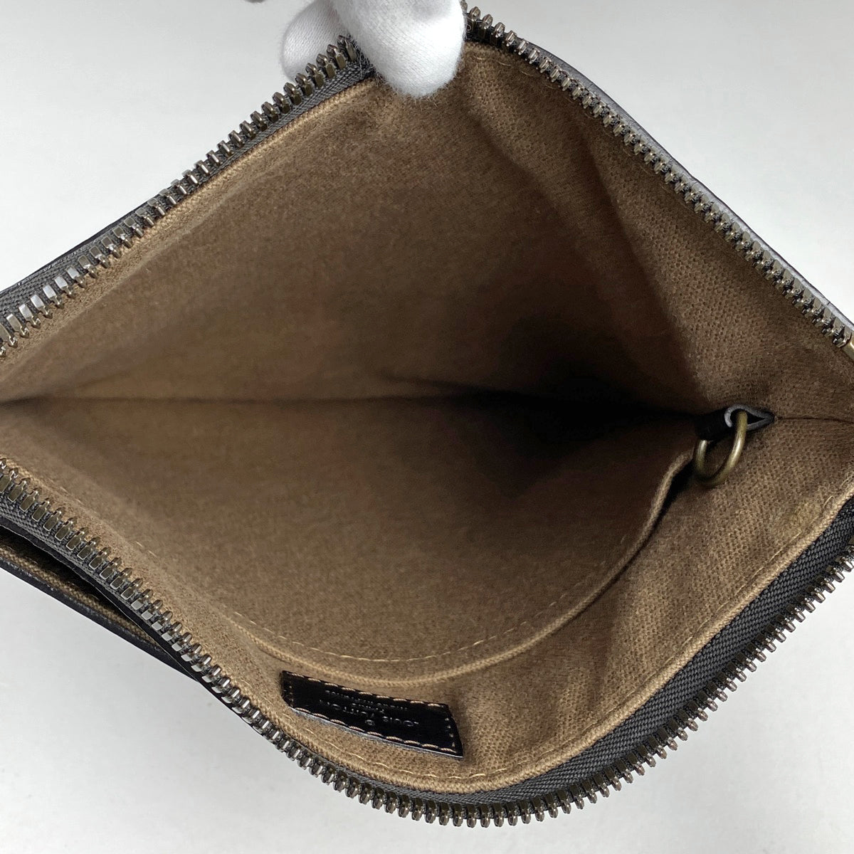 極美品 ルイヴィトン ユタ ポシェット シャウニー M93452 男女兼用 人気 極美品 ルイヴィトン ユタ ポシェット シャウニー M93452 男女兼用