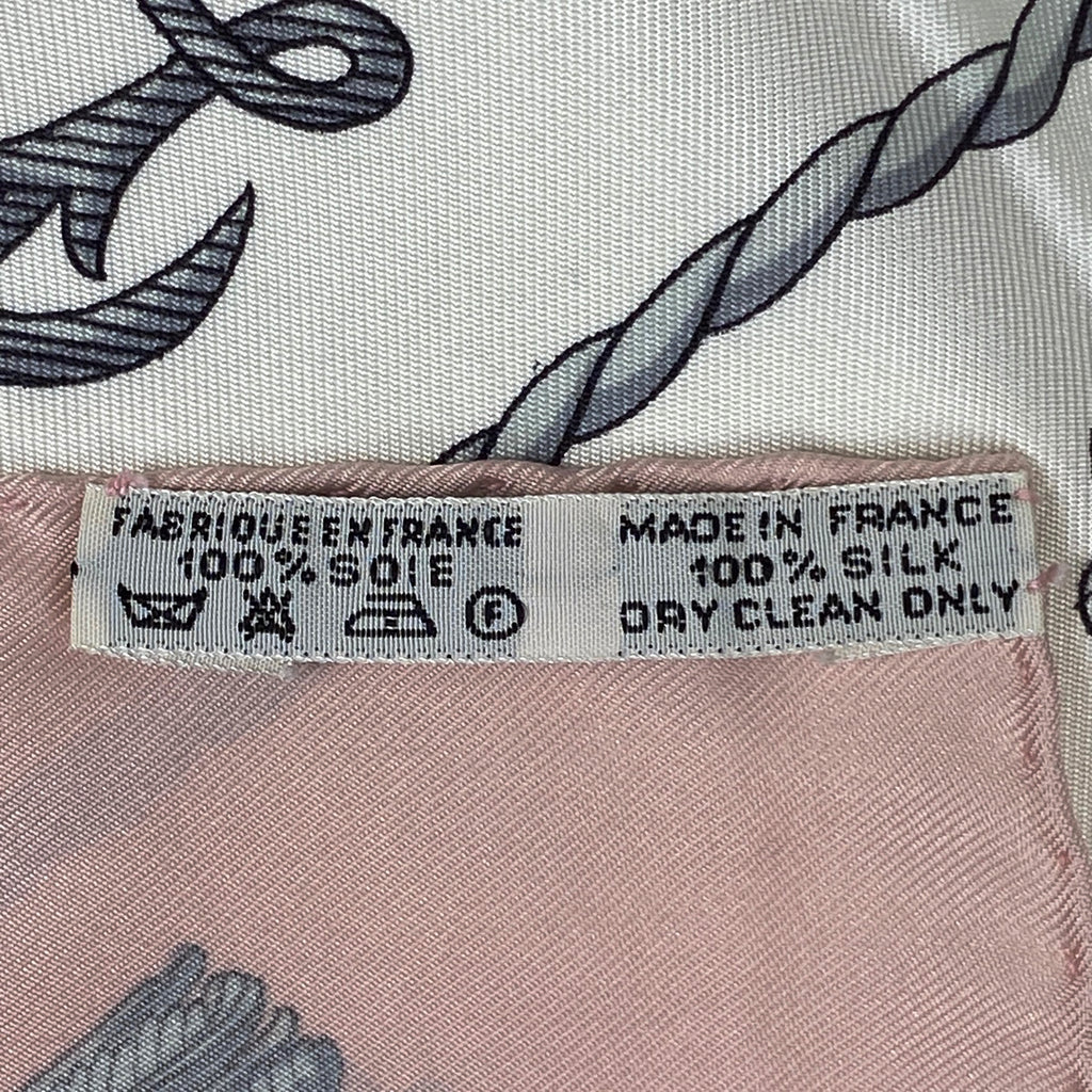 エルメス カレ 90 VUE DU CAROSSE DE LA GALERE LA REALE クイーンの戴冠式 スカーフ シルク ピンク グレー ホワイト レディース 【中古】brbag