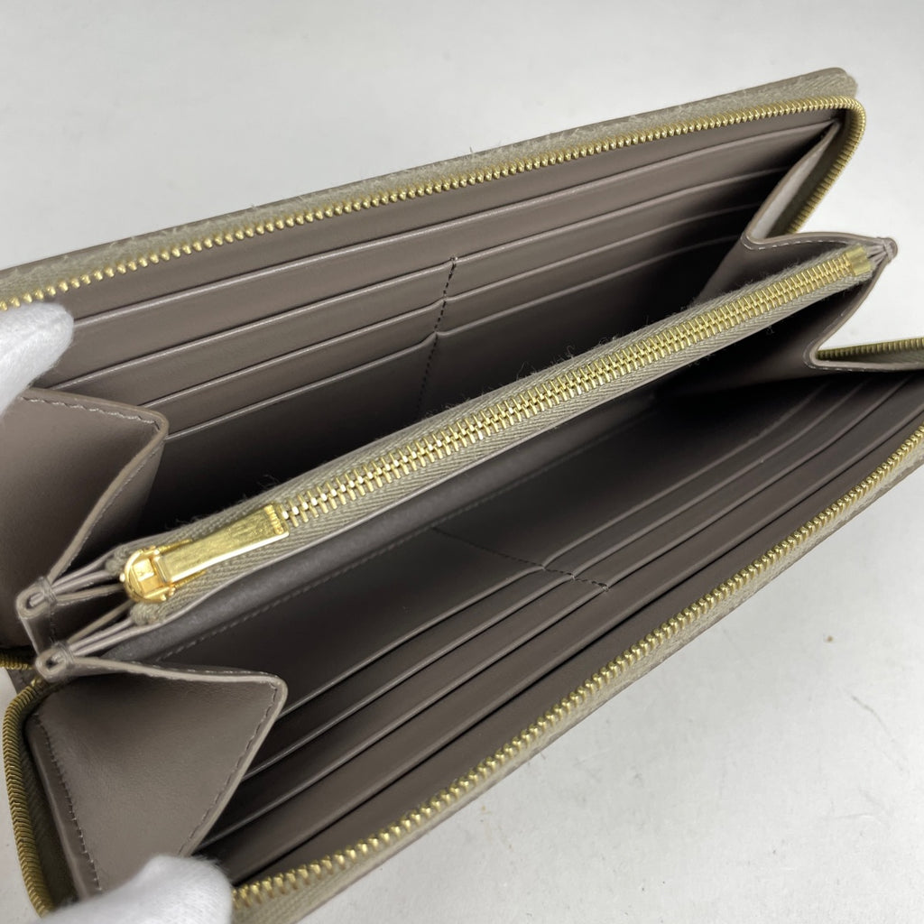 セリーヌ ロゴ ラウンドファスナー 長財布 ラウンドジップ 長財布 レザー グレー レディース 【中古】 
 ラッピング可