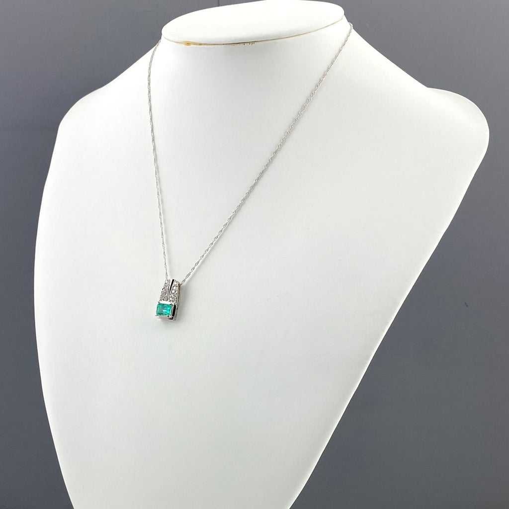 エメラルド デザインネックレス プラチナ ペンダント メレダイヤ ダイヤモンド ネックレス Pt900 Pt850 エメラルド レディース 【中古】  nbjwl
 ラッピング可
