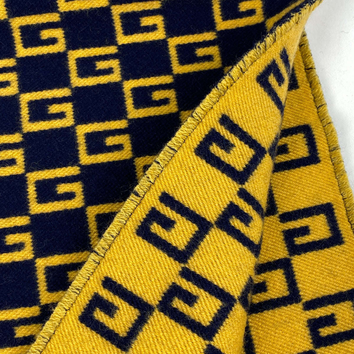 Gucci GGロゴ ネイビー マフラー フリンジ付き バイセル公式】グッチ ロゴ マフラー 総柄 フリンジ マフラー