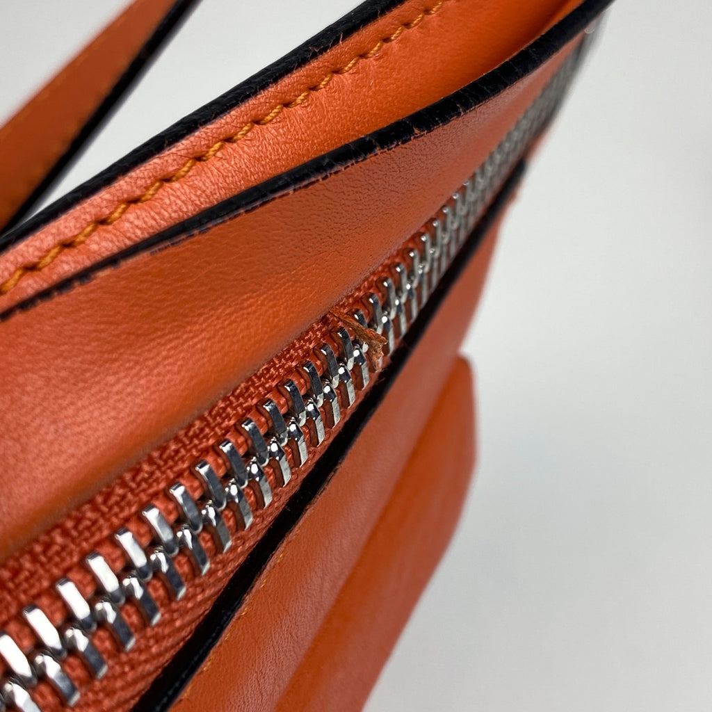 ロエベ デザイン ショルダーバッグ アナグラム ショルダーバッグ レザー オレンジ レディース 【中古】 brbag