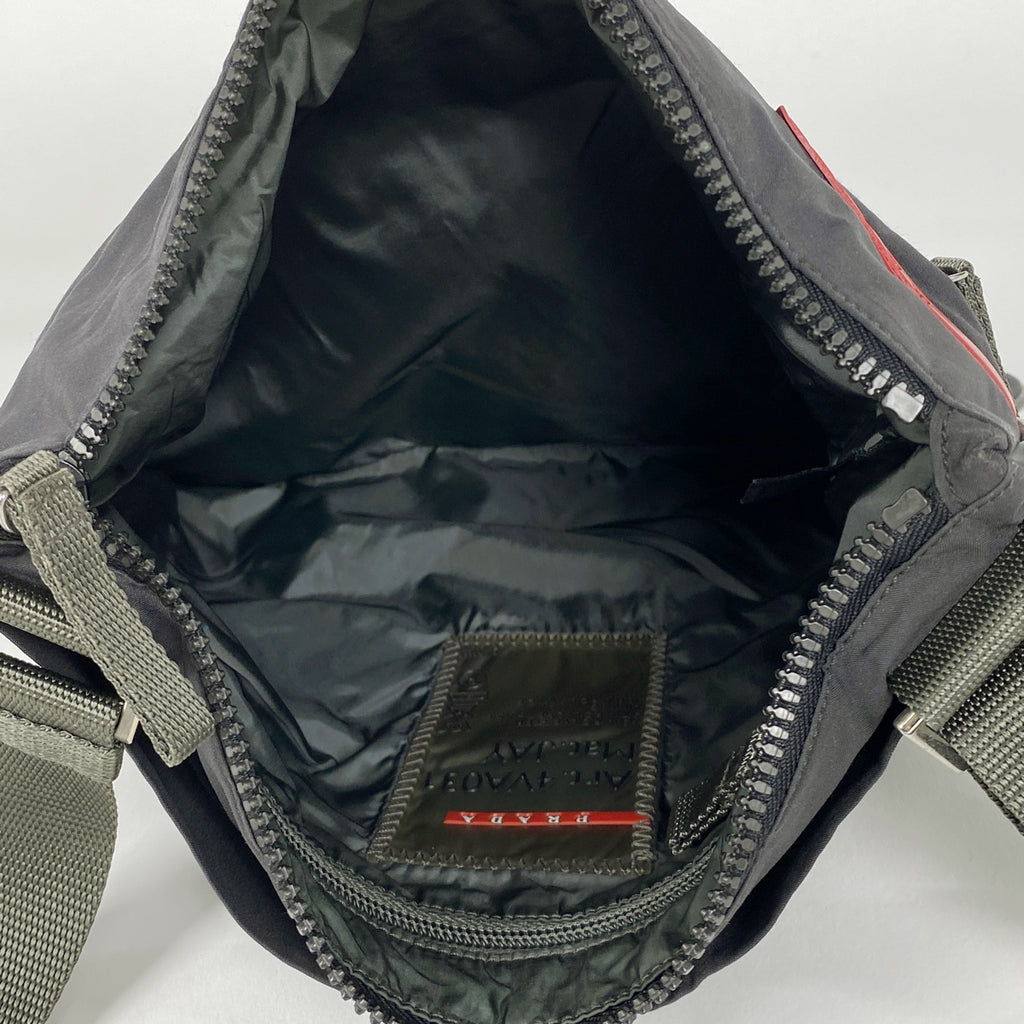 【最終値引き】 プラダ ロゴ ショルダーバッグ 斜め掛け ショルダーバッグ ナイロン グレー レディース 【中古】 brbag