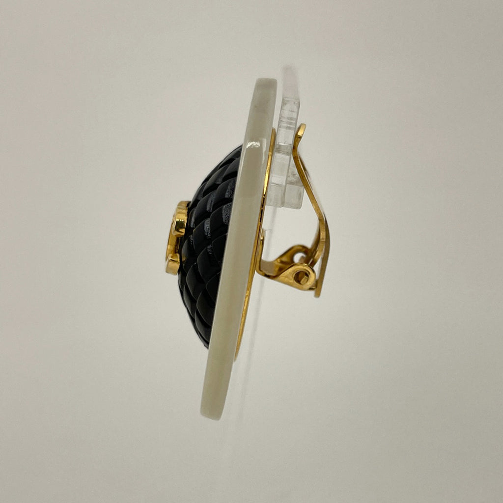 シャネル ココマーク イヤリング ラウンド シェル イヤリング GP ブラック レディース 【中古】 bracc