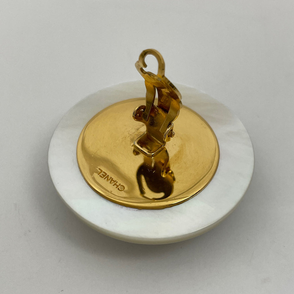 シャネル ココマーク イヤリング ラウンド シェル イヤリング GP ブラック レディース 【中古】 bracc