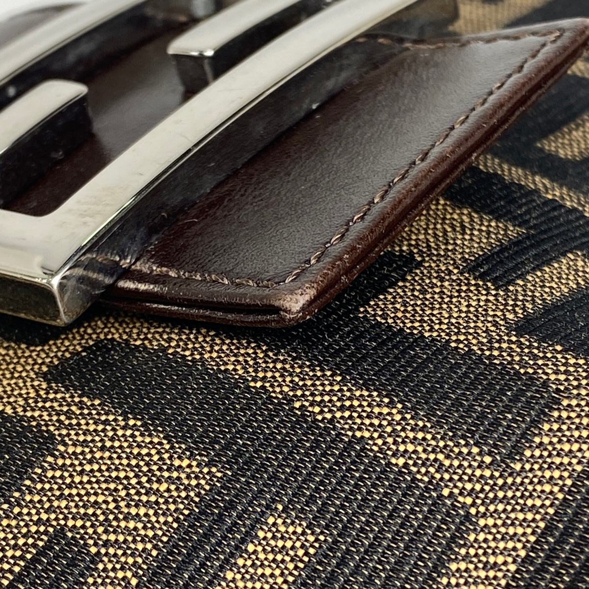 美品【FENDI】ショルダーバッグ　ズッカ柄　キャンバス　ブラウン. バイセル公式】フェンディ ズッカ柄 ショルダーバッグ ハンドバッグ