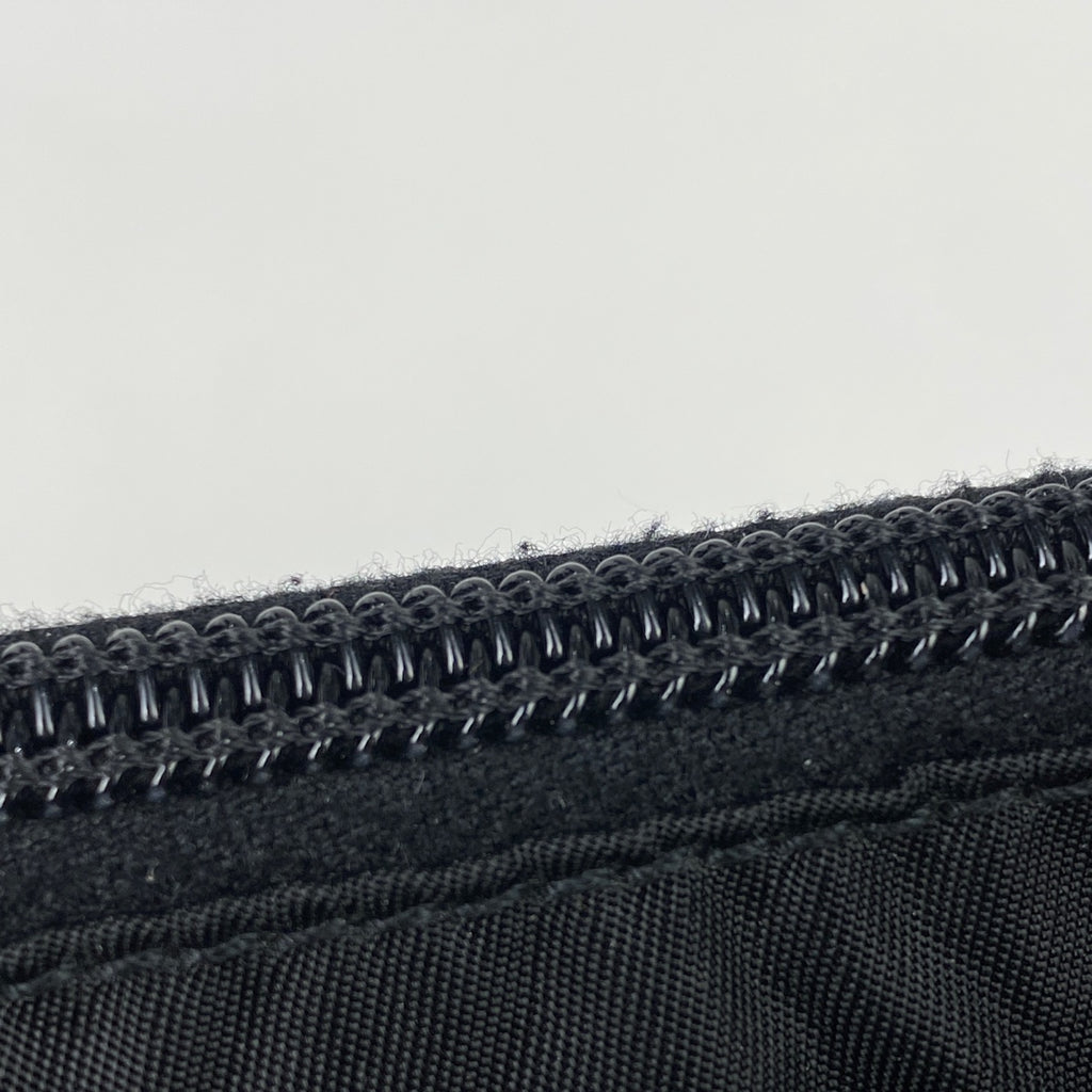 プラダ ロゴプレート ショルダーバッグ 斜め掛け ショルダーバッグ ナイロン ブラック レディース 【中古】brbag
