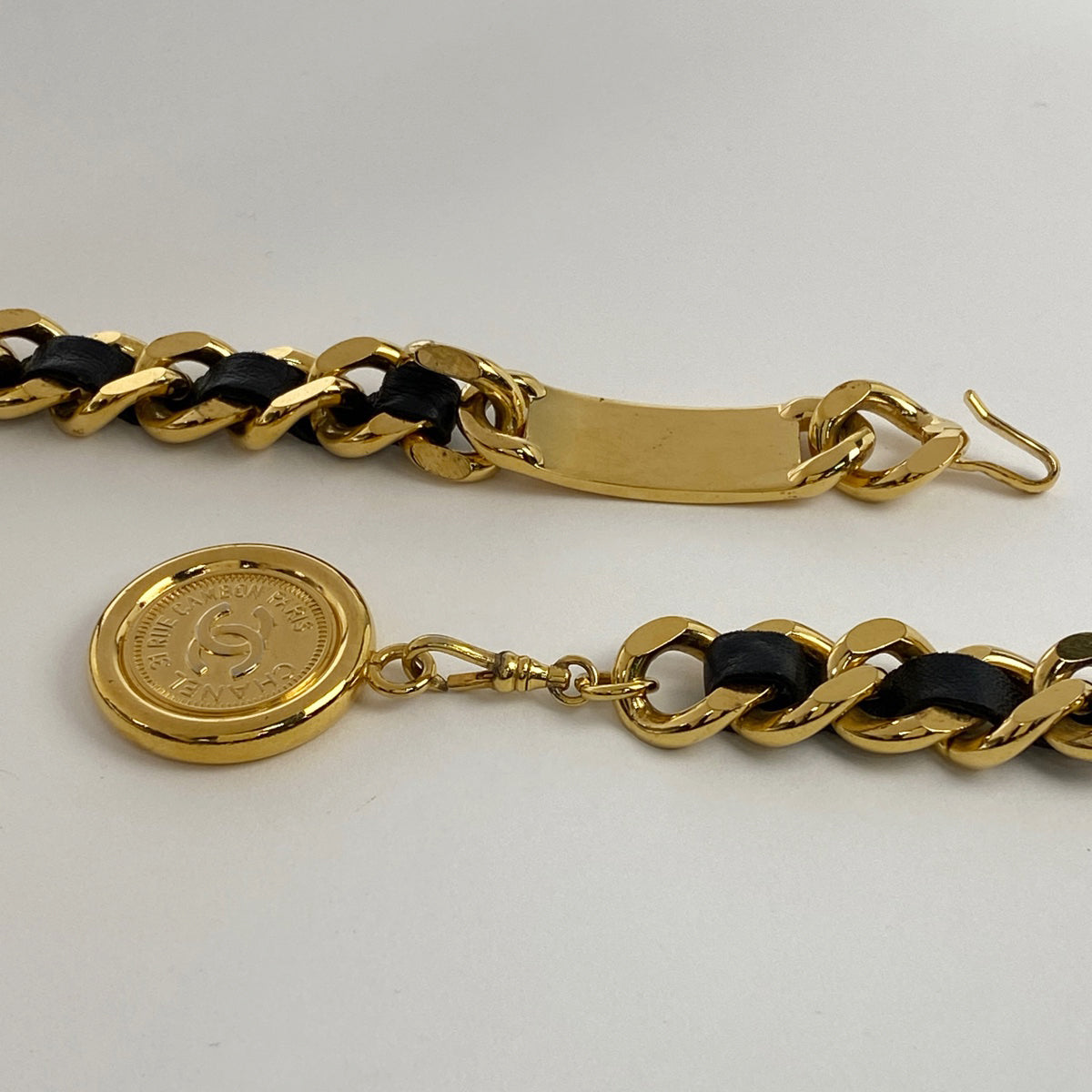CHANEL✨シャネル　ベルト　レザー　ココマーク　ブラック　ゴールド　ロゴ刻印 CHANEL - CHANEL ココマーク カーフレザー ベルトの通販 by