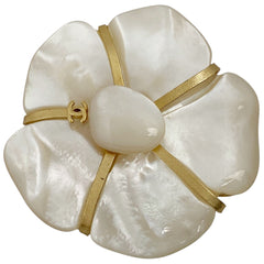 シャネル ココマーク ブローチ カメリア フラワー ブローチ シェル GP ホワイト ゴールド レディース 【中古】 bracc