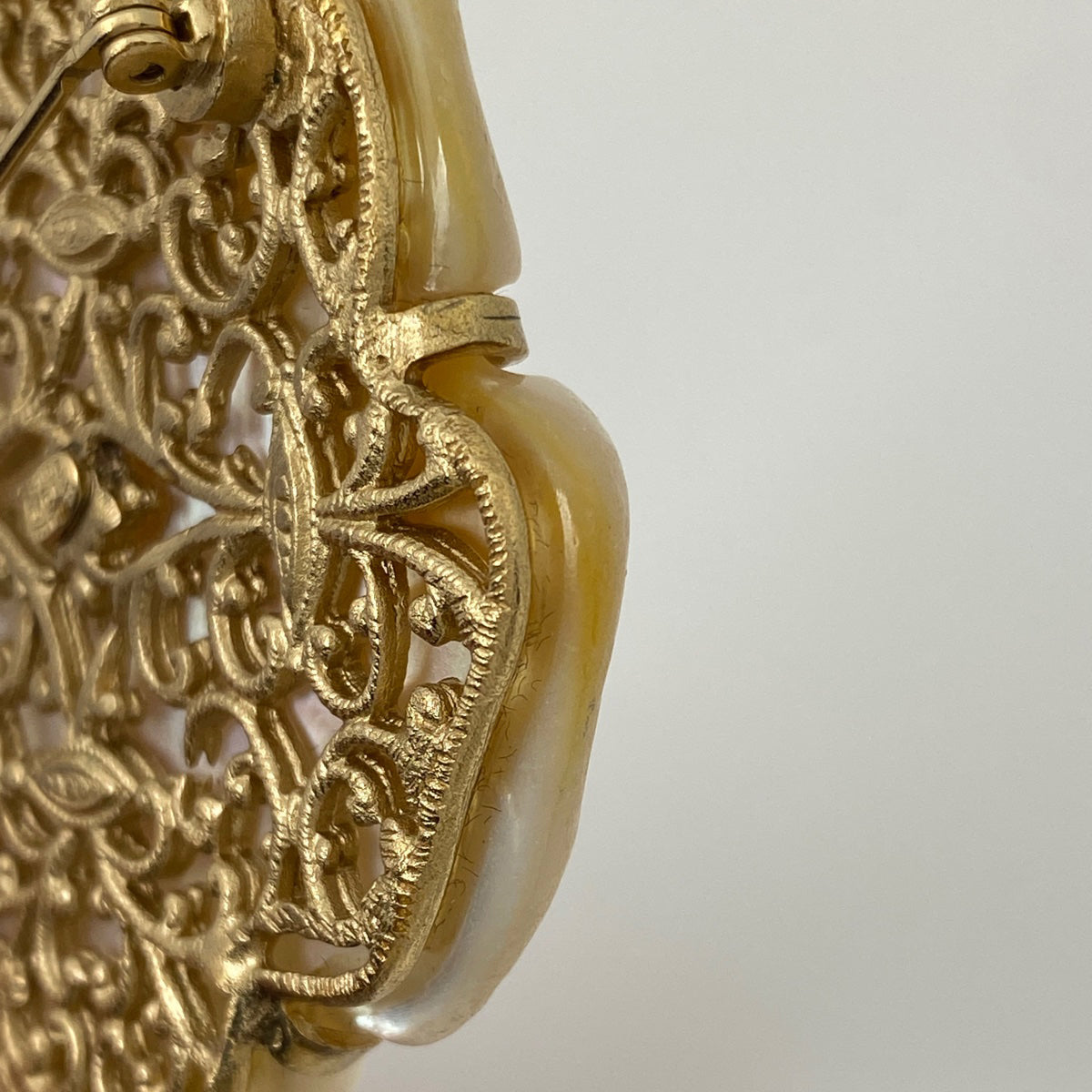 シャネル GP ブローチ カメリア シェル レディース 在庫一掃 中古