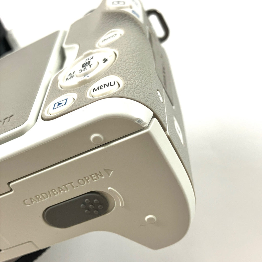 キヤノン Canon EOS Kiss M2 ボディ ホワイト デジタル ミラーレス 一眼カメラ 【中古】cambb