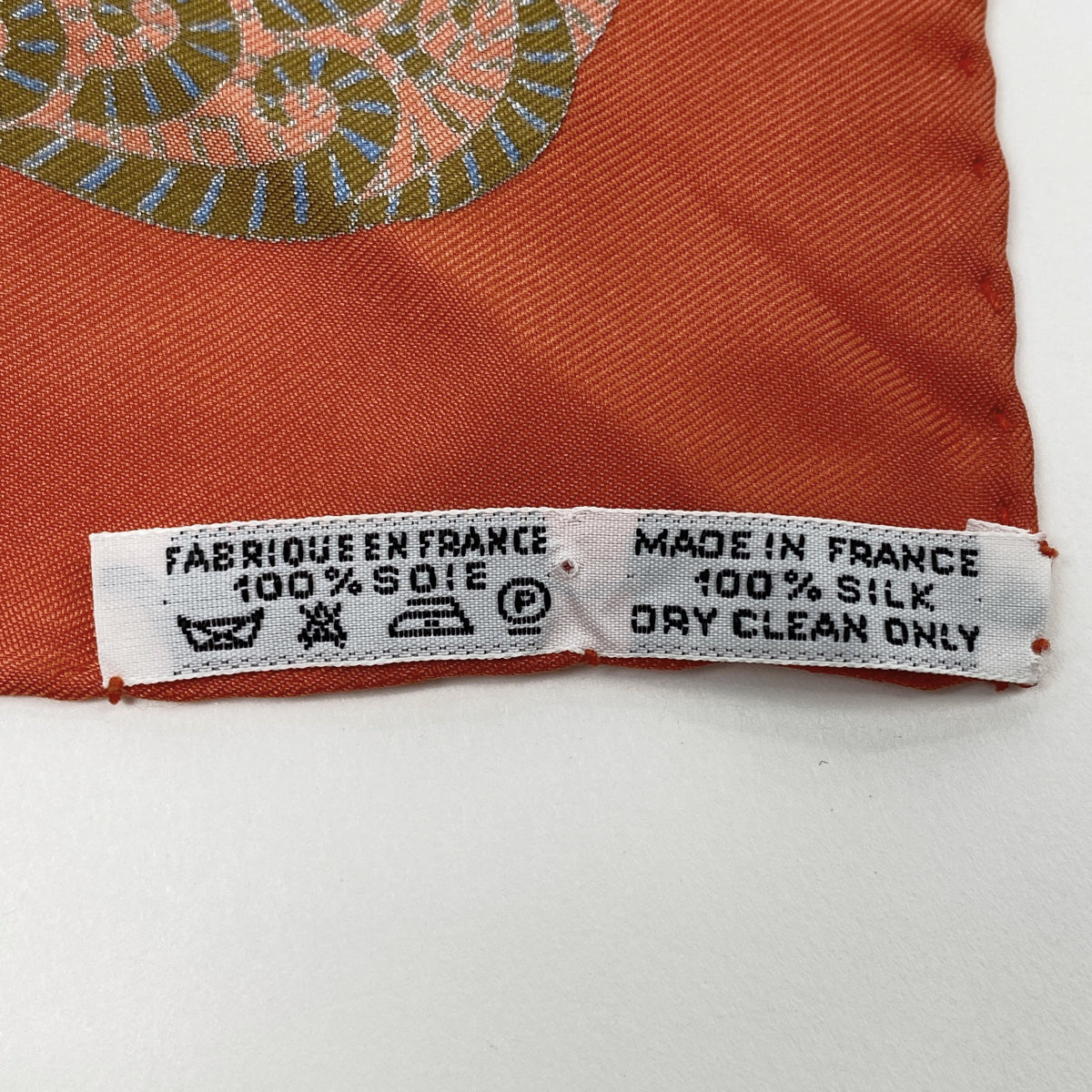 HERMES スカーフ ストライプ マルチカラー レッド シルク プチカレ 美品 HERMES スカーフ ストライプ マルチカラー レッド シルク