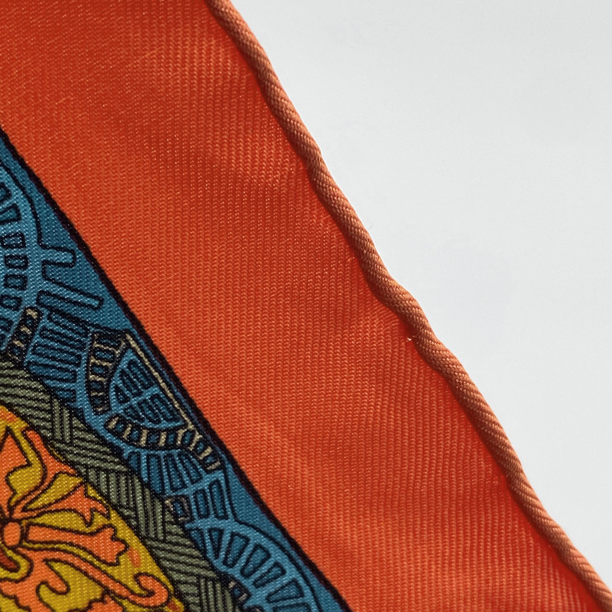 HERMES スカーフ ストライプ マルチカラー レッド シルク プチカレ 美品 HERMES スカーフ ストライプ マルチカラー レッド シルク