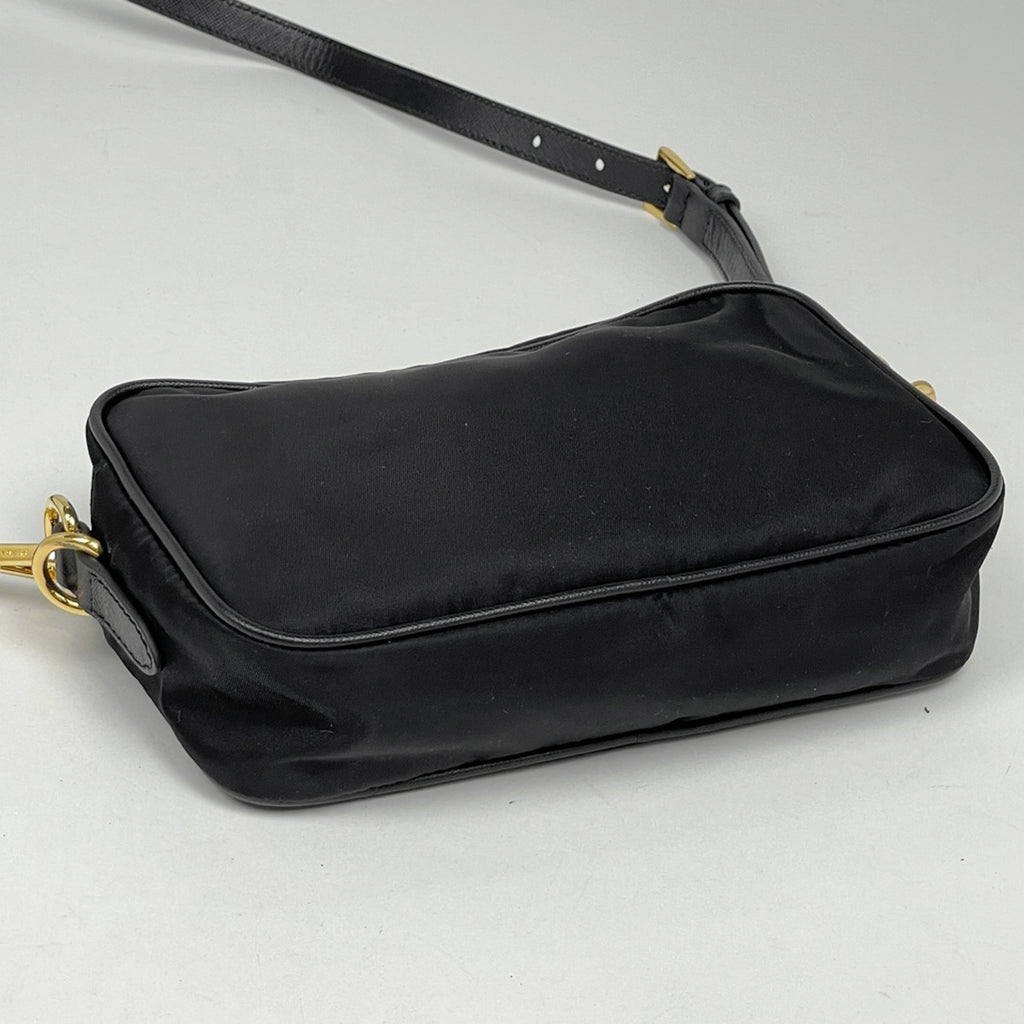 プラダ ロゴプレート ショルダーバッグ 斜め掛け ショルダーバッグ ナイロン ネロ(ブラック) BT0773 レディース 【中古】brbag