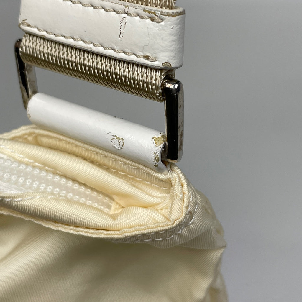 プラダ ロゴプレート ショルダーバッグ 斜め掛け ショルダーバッグ ナイロン アイボリー レディース 【中古】brbag